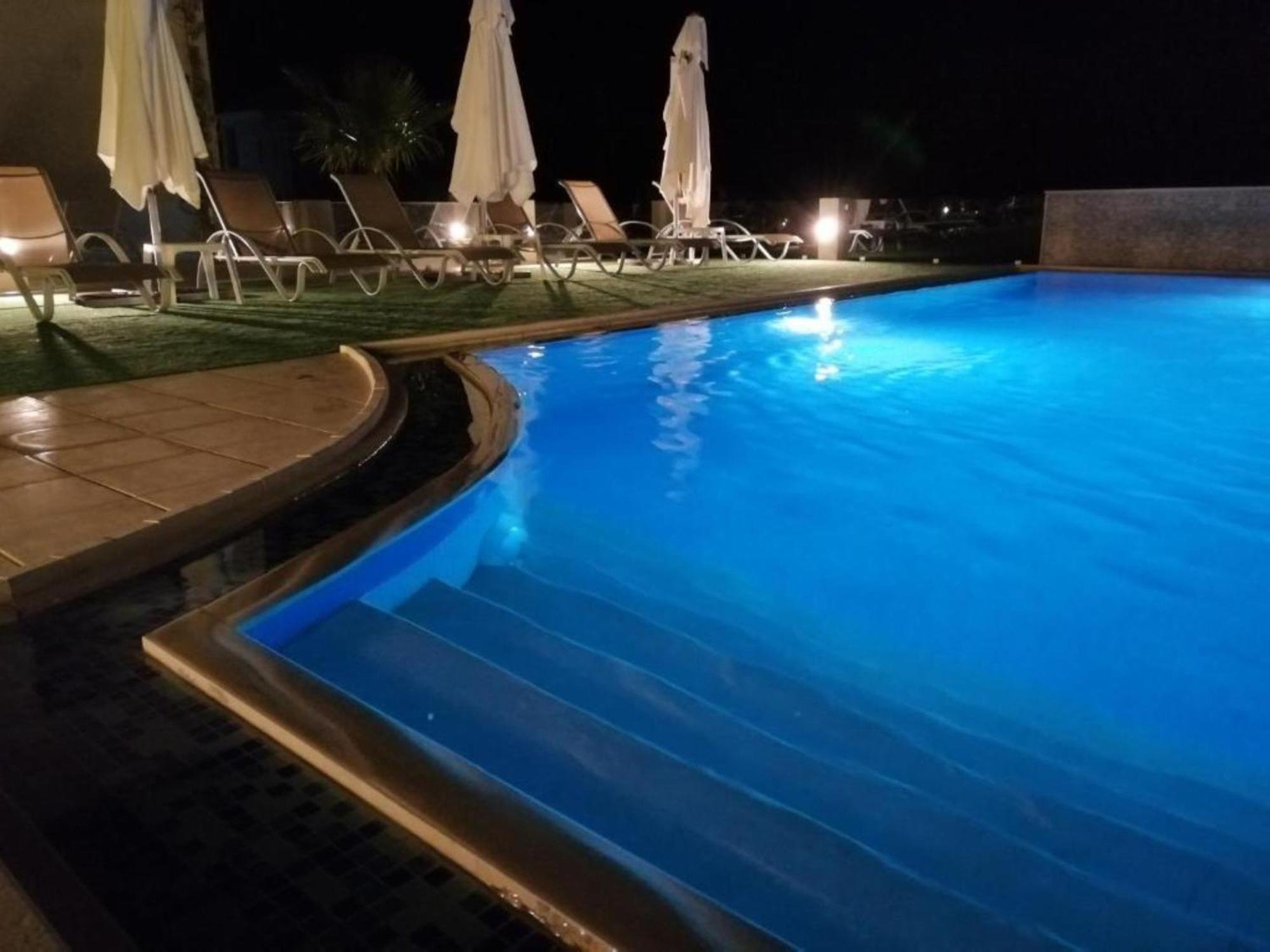 Carisa Suites And Apartments Máleme Kültér fotó